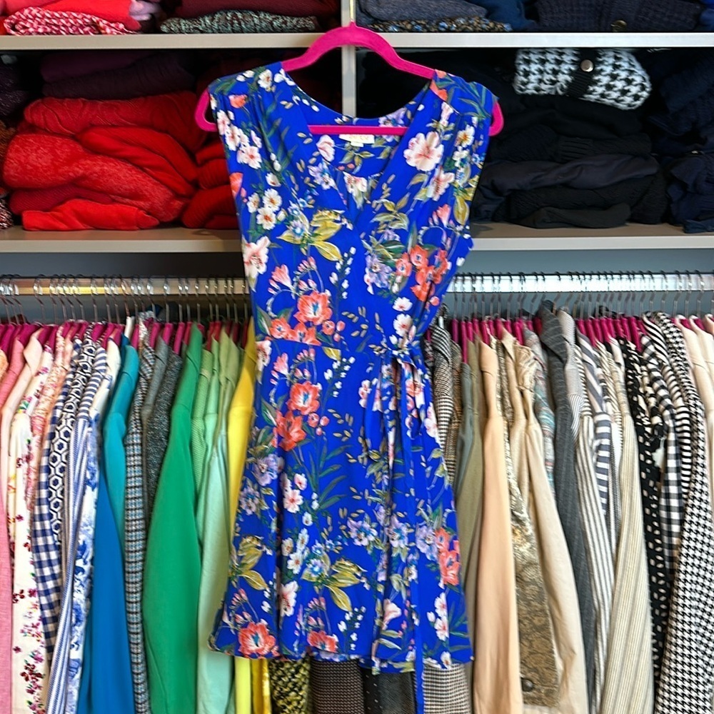 Yumi Kim royal blue with multicolored flowers sleeveless wrap dress size XS